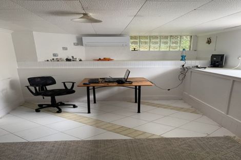 Photo of property in 54 Colchester Crescent, Newlands, Wellington, 6037