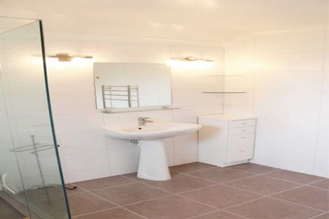 Photo of property in 12b Karetu Road, Greenlane, Auckland, 1051