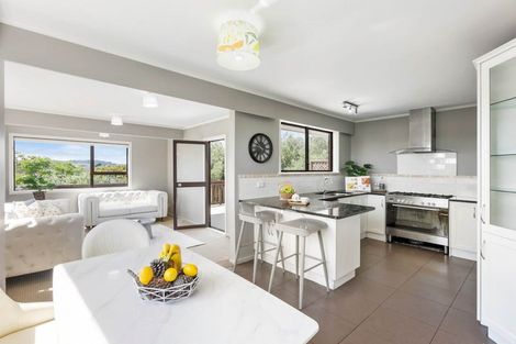 Photo of property in 21 La Trobe Street, Pakuranga Heights, Auckland, 2010