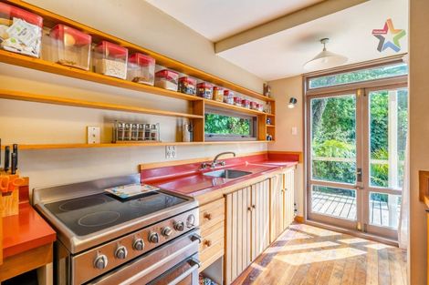 Photo of property in 22 Maungaraki Road, Korokoro, Lower Hutt, 5012