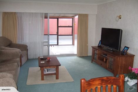 Photo of property in 2 Bellfield Road, Opaheke, Papakura, 2113