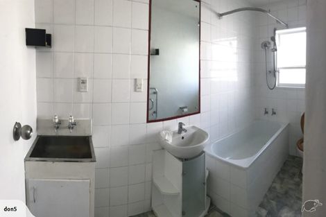 Photo of property in 170a Queen Street, Northcote Point, Auckland, 0627