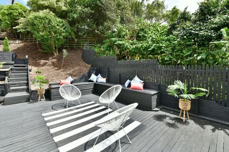 Photo of property in 2/5 Dalmeny Close, Murrays Bay, Auckland, 0630