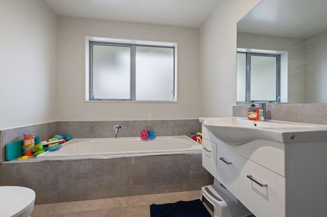 Photo of property in 1 Keeper Close, Woodend, 7610