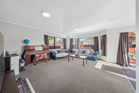 Photo of property in 2/52 Athlone Crescent, Avalon, Lower Hutt, 5011