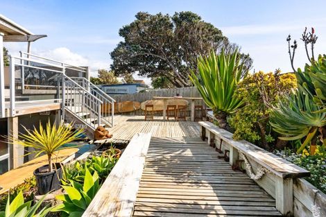 Photo of property in 10 Hall Road, Pataua North, Whangarei, 0175