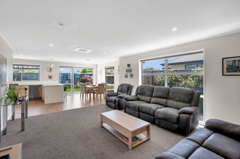 Photo of property in 41 Tara Crescent, Woodend, 7610