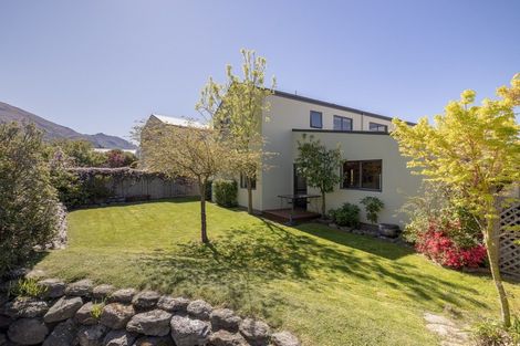 Photo of property in 10 Meadowbrook Place, Wanaka, 9305