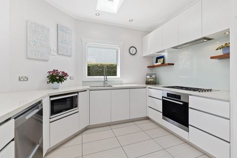 Photo of property in 5a Marine Terrace, Bayswater, Auckland, 0622