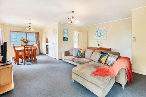 Photo of property in 2/2 Oreil Avenue, West Harbour, Auckland, 0618