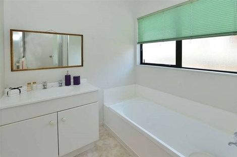 Photo of property in 1/21 Jumento Place, Unsworth Heights, Auckland, 0632