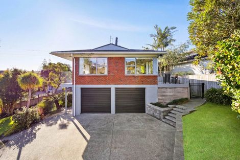 Photo of property in 5 Liston Crescent, Cockle Bay, Auckland, 2014