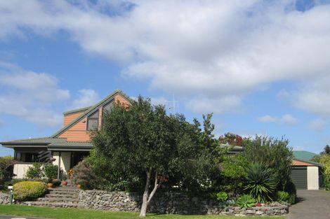 Photo of property in 17 Sunbrae Grove, Mount Maunganui, 3116