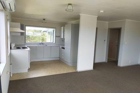 Photo of property in 16 Babich Road, Henderson Valley, Auckland, 0614