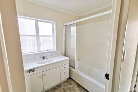 Photo of property in 27b Central Park Drive, Te Atatu South, Auckland, 0610