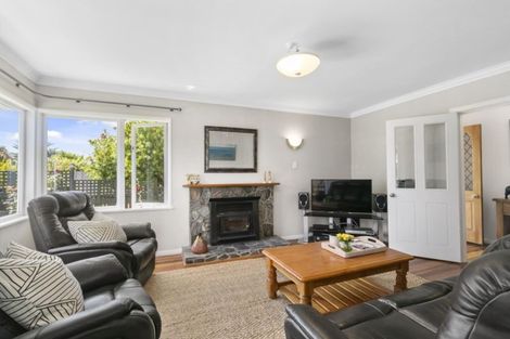 Photo of property in 41 Pukatea Street, Eastbourne, Lower Hutt, 5013