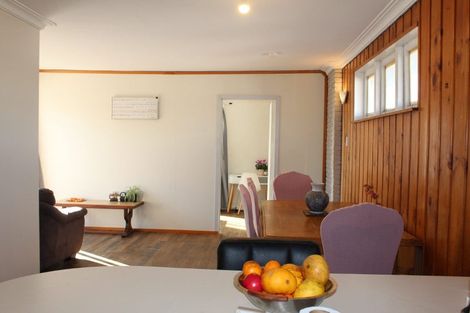 Photo of property in 18 Saint Leonards Road, Kelston, Auckland, 0602