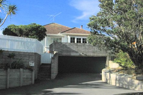 Photo of property in 118 Nevay Road, Karaka Bays, Wellington, 6022