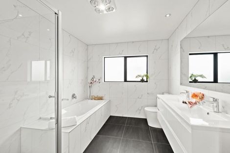 Photo of property in 46 Marina View Drive, West Harbour, Auckland, 0618