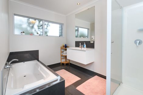 Photo of property in 67a Parnell Heights Drive, Kelvin Grove, Palmerston North, 4414