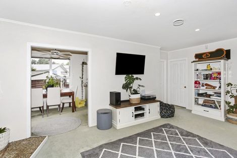 Photo of property in 132 Coxhead Road, Wattle Downs, Auckland, 2103