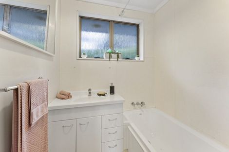Photo of property in 2/110 Pinehaven Road, Pinehaven, Upper Hutt, 5019