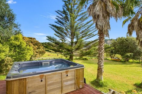 Photo of property in 2257 South Head Road, South Head, Helensville, 0874