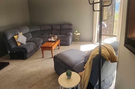 Photo of property in 9 Taurus Place, Kawaha Point, Rotorua, 3010