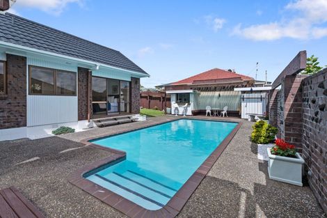 Photo of property in 1 Bolton Street, Blockhouse Bay, Auckland, 0600