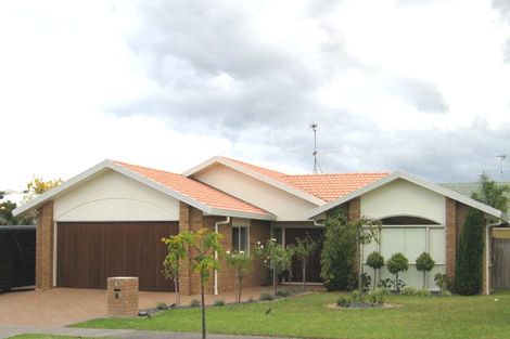 Photo of property in 8 Rosetti Rise, West Harbour, Auckland, 0618