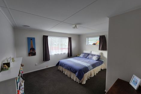 Photo of property in 303 Wellington Road, Wainuiomata, Lower Hutt, 5014