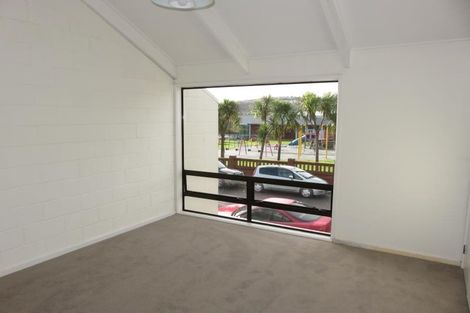 Photo of property in Lynbrae Court Flats, 21/4 Dr Taylor Terrace, Johnsonville, Wellington, 6037