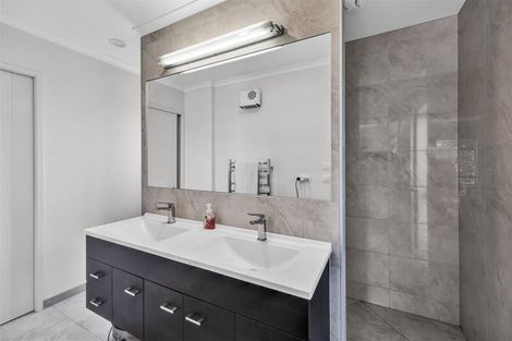 Photo of property in 1b Links Drive, Waiwhakaiho, New Plymouth, 4312