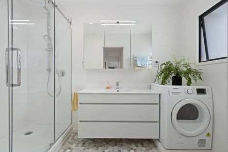 Photo of property in 7e Puriri Avenue, Orewa, 0931