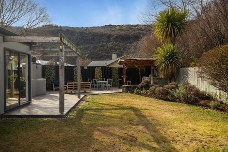 Photo of property in 11 Elva Dawson Place, Arrowtown, 9302