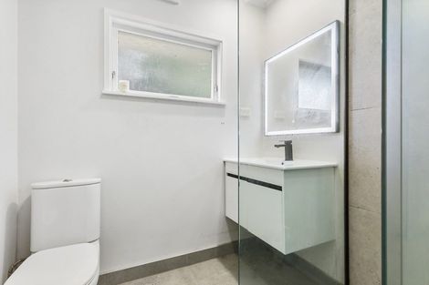 Photo of property in 2/30 Diana Drive, Glenfield, Auckland, 0627