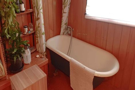 Photo of property in 122 Lone Kauri Road, Karekare, New Lynn, 0772