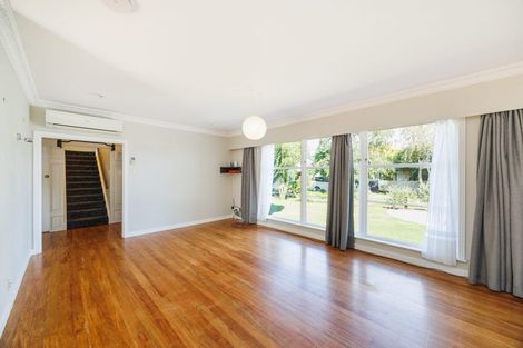Photo of property in 27 Saint Albans Avenue, Hokowhitu, Palmerston North, 4410