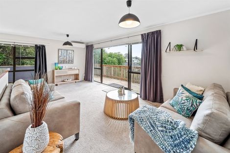 Photo of property in 1/70 William Bayes Place, Red Beach, 0932