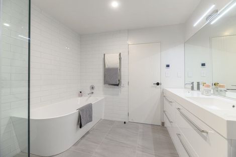 Photo of property in 19b Tawa Road, Te Atatu Peninsula, Auckland, 0610