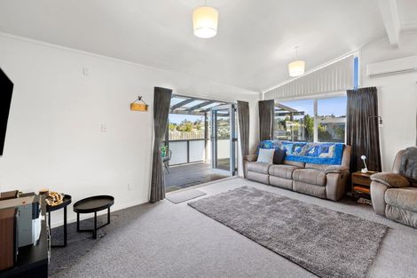 Photo of property in 105 Awanui Street, Merrilands, New Plymouth, 4312