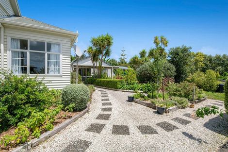 Photo of property in 154 Te Kanae Road, South Head, Helensville, 0874
