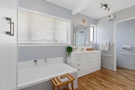 Photo of property in 31 Percy Road, Papamoa Beach, Papamoa, 3118