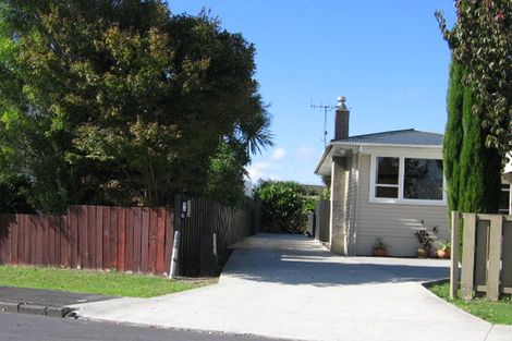 Photo of property in 5a Gane Lane, Te Atatu Peninsula, Auckland, 0610