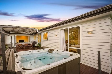 Photo of property in 18 Kahika Grove, Huapai, Kumeu, 0810