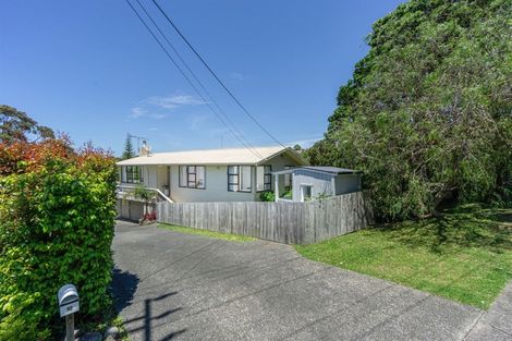 Photo of property in 10 Peter Terrace, Castor Bay, Auckland, 0620