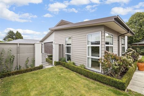 Photo of property in 6 Federer Lane, Bishopdale, Christchurch, 8053