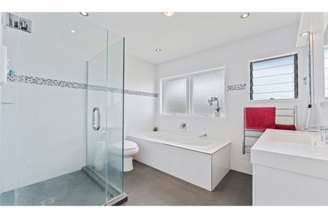Photo of property in 81 Lynden Avenue, Hillcrest, Auckland, 0627