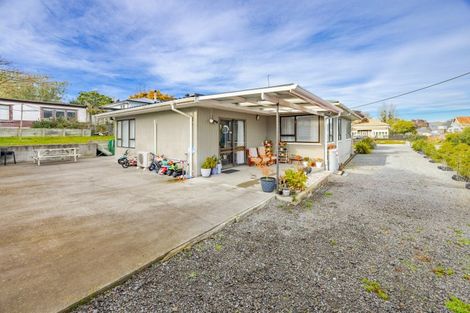 Photo of property in 12 Tamumu Road, Waipawa, 4210