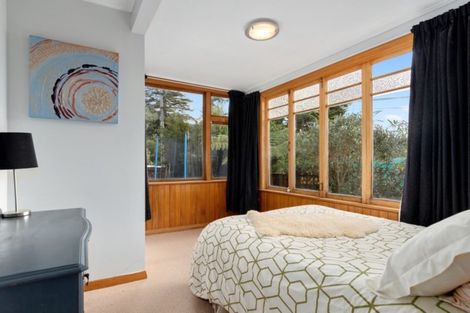 Photo of property in 5 Elmslie Road, Pinehaven, Upper Hutt, 5019